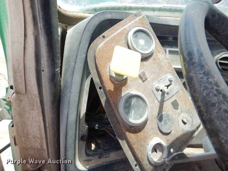 image for item DL0293 1993 Ford LT8000  ready mix truck