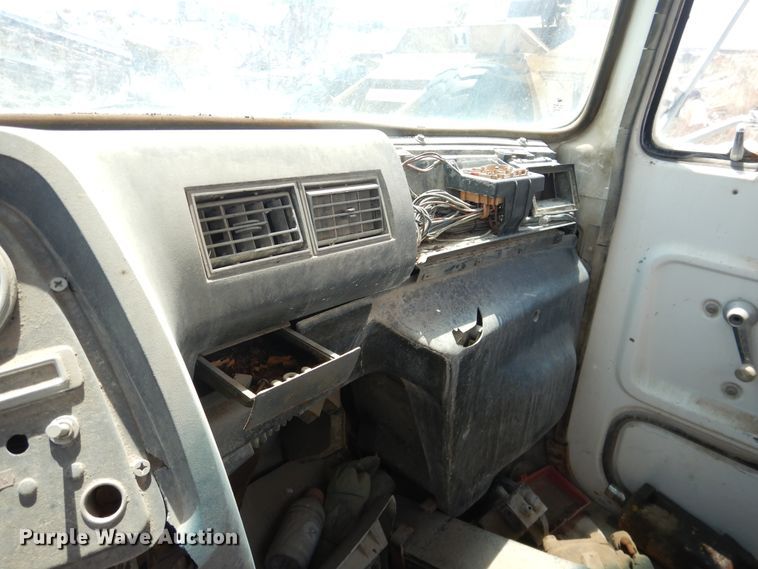 image for item DL0293 1993 Ford LT8000  ready mix truck