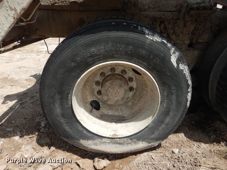 image for item DL0293 1993 Ford LT8000  ready mix truck