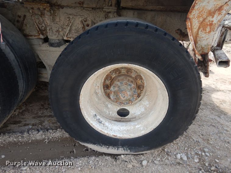 image for item DL0293 1993 Ford LT8000  ready mix truck