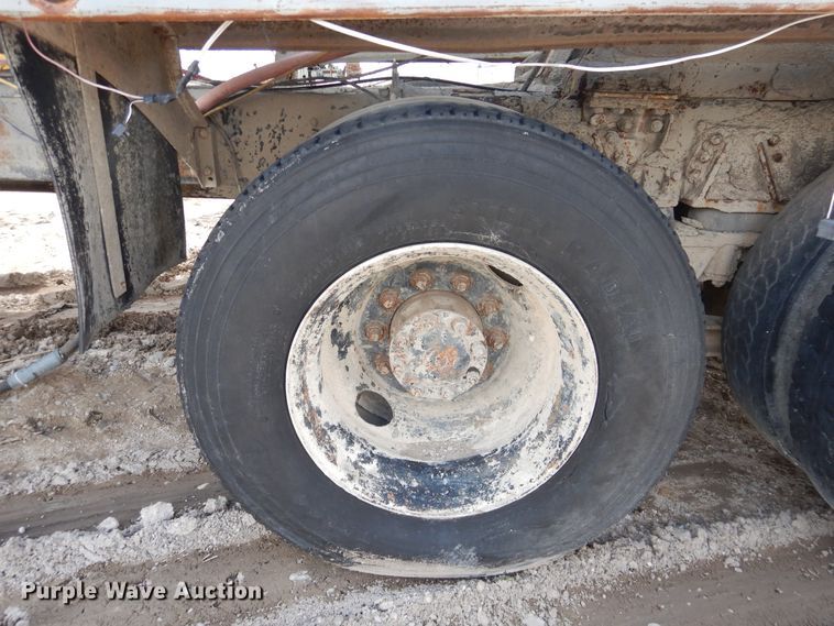 image for item DL0293 1993 Ford LT8000  ready mix truck