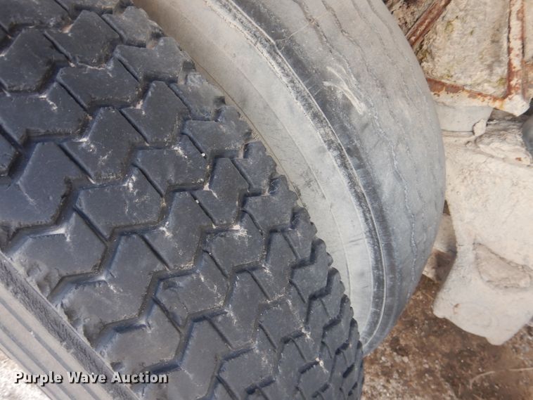 image for item DL0293 1993 Ford LT8000  ready mix truck