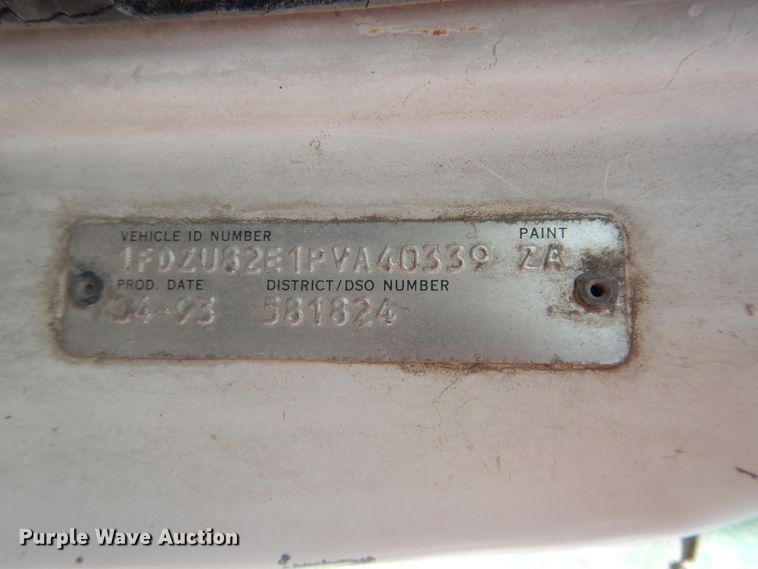 image for item DL0293 1993 Ford LT8000  ready mix truck