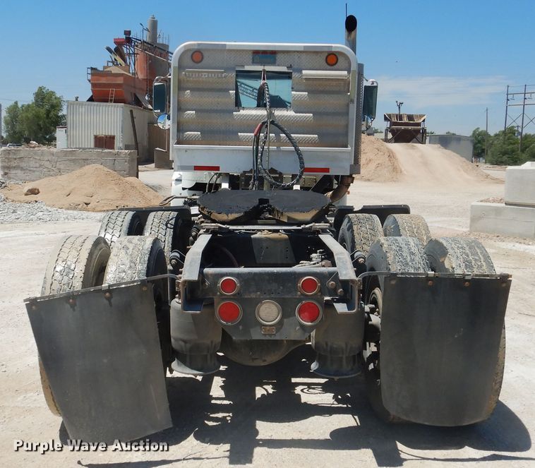 image for item DL0327 1999 Freightliner FLD  semi truck