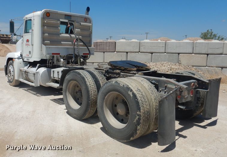 image for item DL0327 1999 Freightliner FLD  semi truck