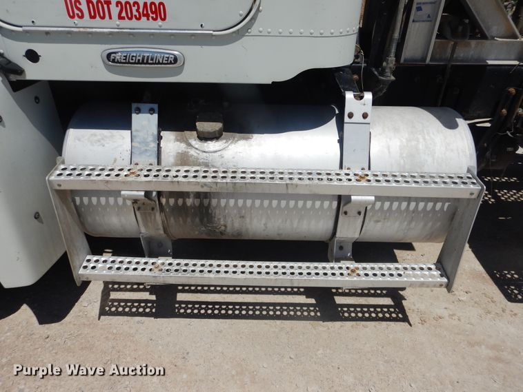 image for item DL0327 1999 Freightliner FLD  semi truck