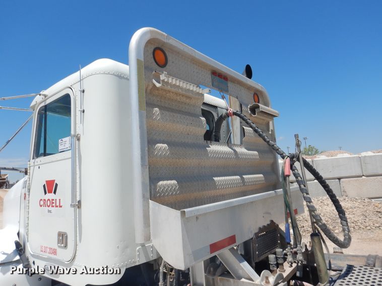 image for item DL0327 1999 Freightliner FLD  semi truck