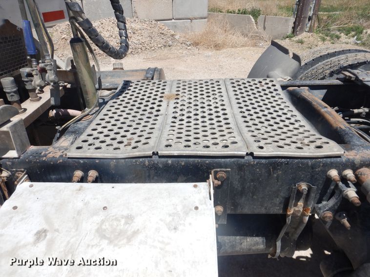 image for item DL0327 1999 Freightliner FLD  semi truck