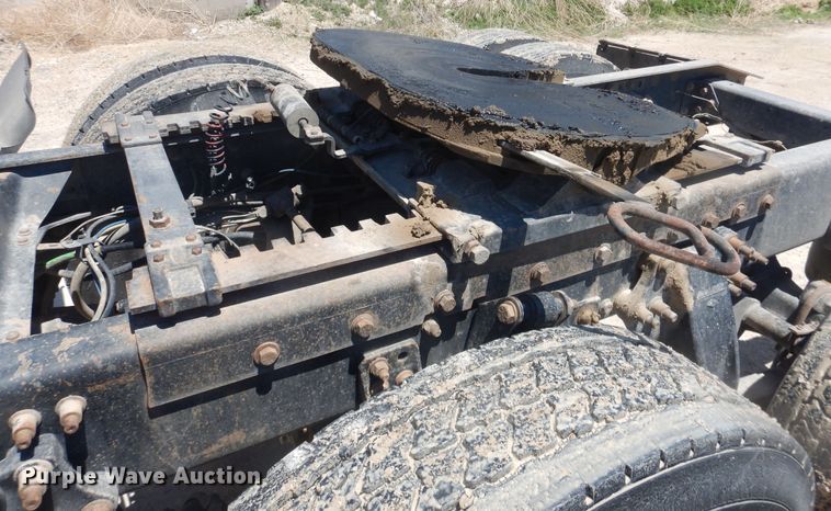 image for item DL0327 1999 Freightliner FLD  semi truck