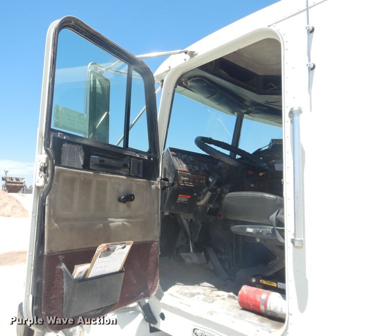 image for item DL0327 1999 Freightliner FLD  semi truck