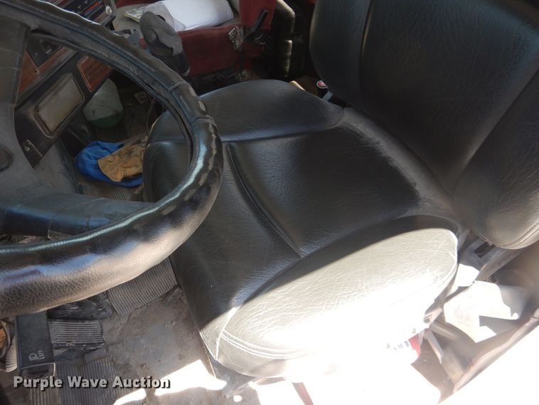 image for item DL0327 1999 Freightliner FLD  semi truck