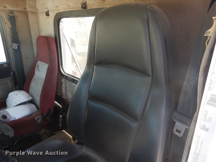 image for item DL0327 1999 Freightliner FLD  semi truck