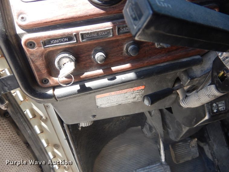 image for item DL0327 1999 Freightliner FLD  semi truck