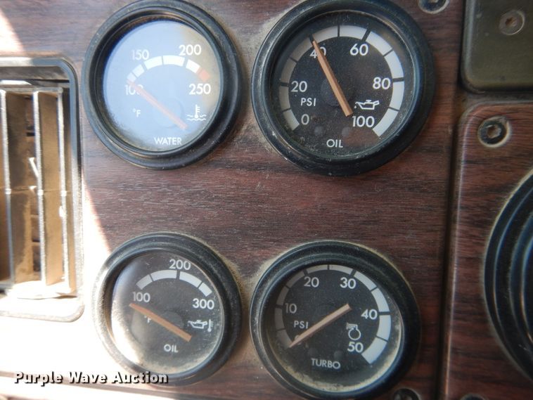 image for item DL0327 1999 Freightliner FLD  semi truck