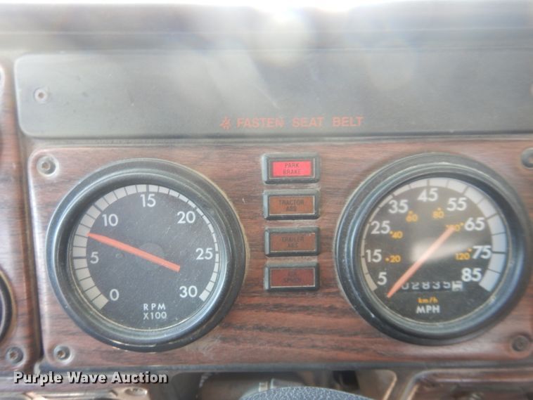 image for item DL0327 1999 Freightliner FLD  semi truck