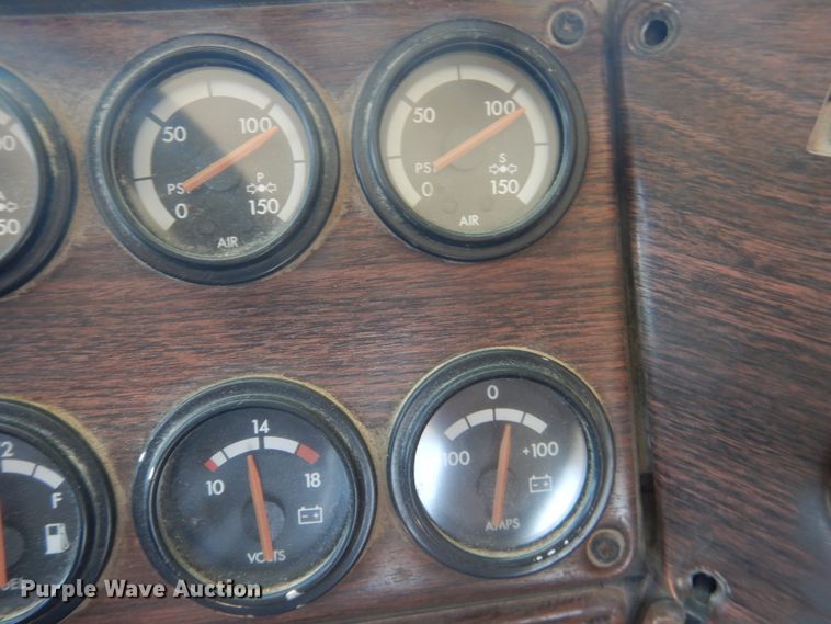 image for item DL0327 1999 Freightliner FLD  semi truck