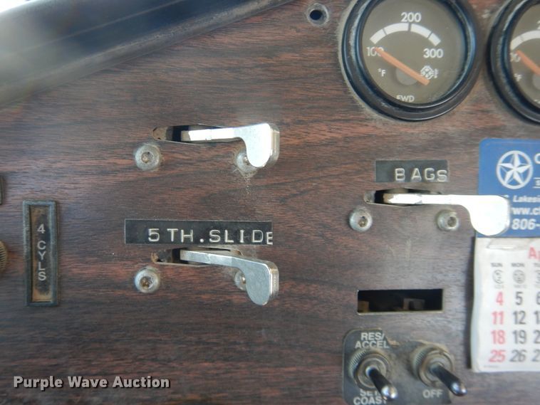 image for item DL0327 1999 Freightliner FLD  semi truck