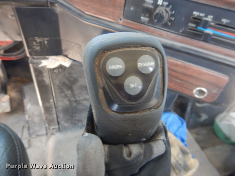 image for item DL0327 1999 Freightliner FLD  semi truck