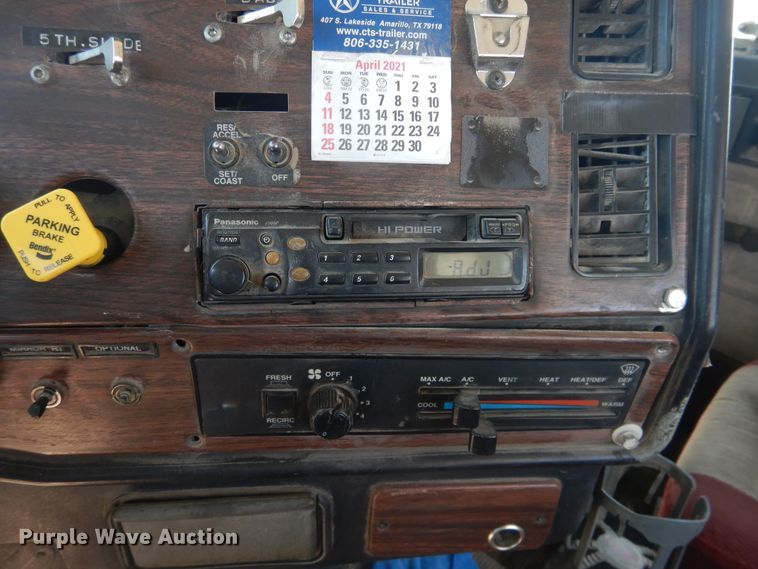 image for item DL0327 1999 Freightliner FLD  semi truck