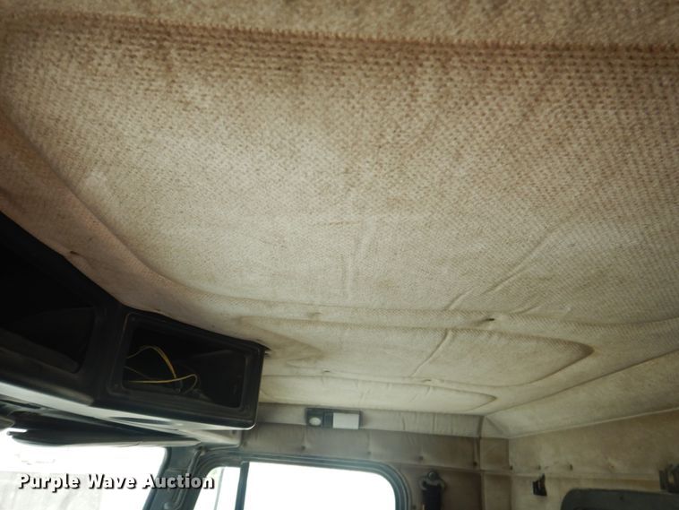 image for item DL0327 1999 Freightliner FLD  semi truck