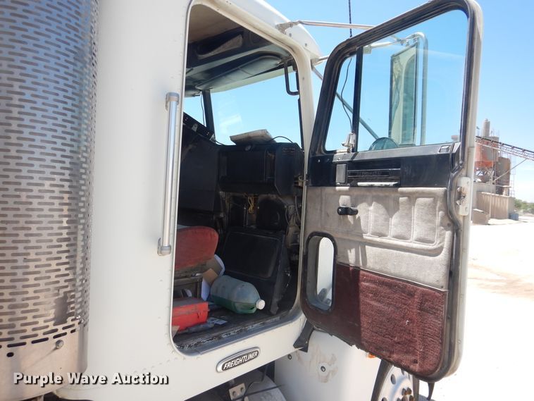 image for item DL0327 1999 Freightliner FLD  semi truck