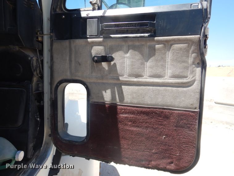 image for item DL0327 1999 Freightliner FLD  semi truck