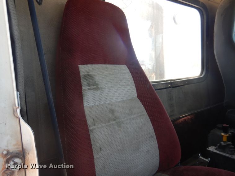 image for item DL0327 1999 Freightliner FLD  semi truck