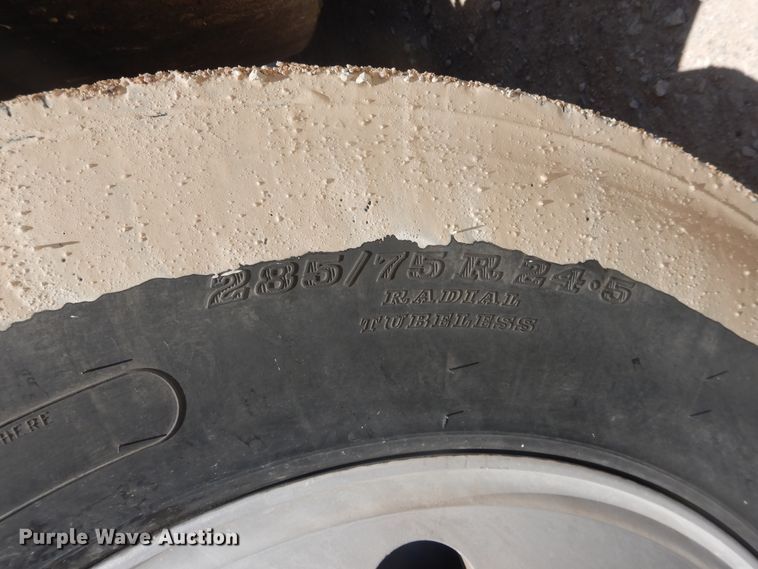 image for item DL0327 1999 Freightliner FLD  semi truck