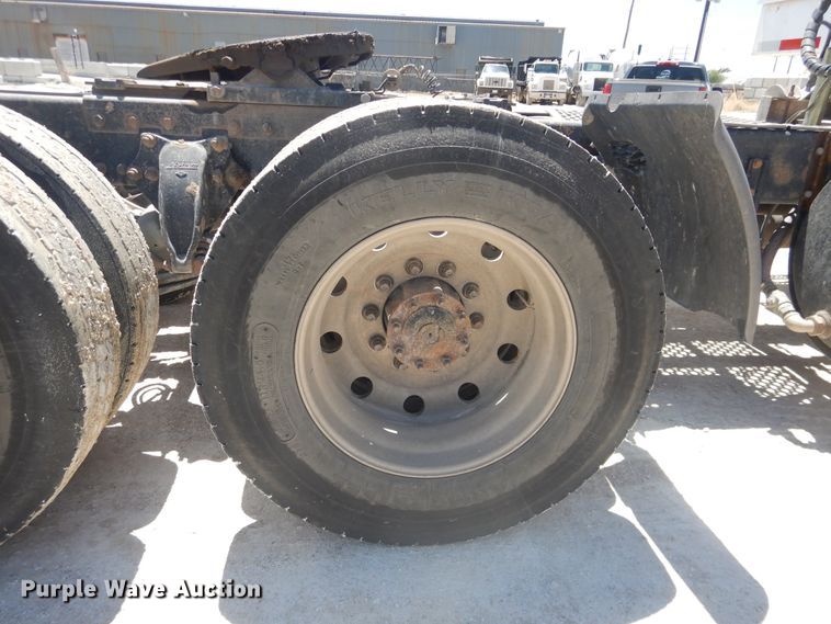 image for item DL0327 1999 Freightliner FLD  semi truck