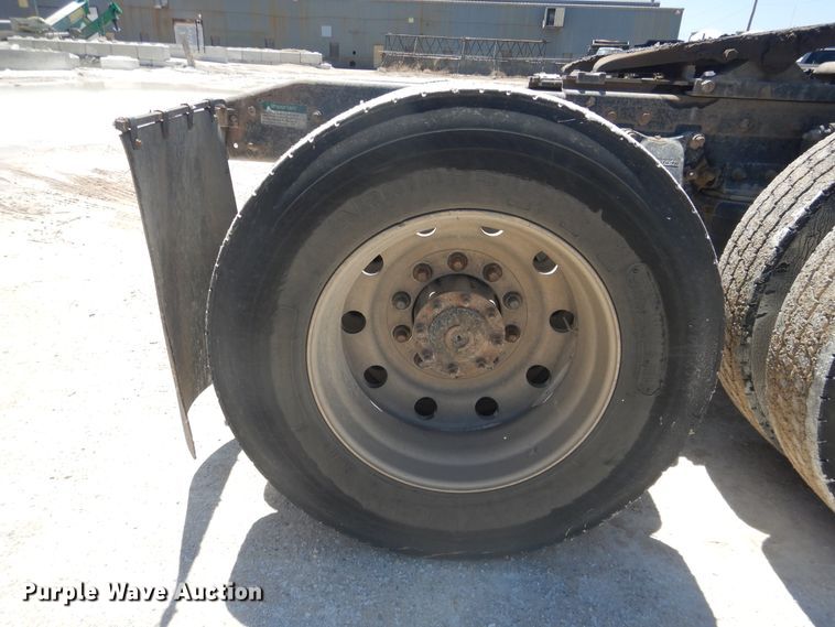 image for item DL0327 1999 Freightliner FLD  semi truck