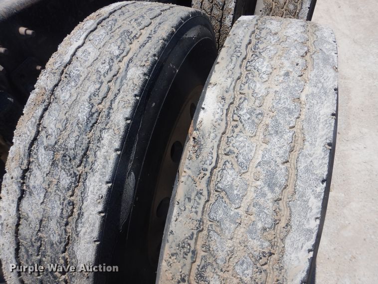 image for item DL0327 1999 Freightliner FLD  semi truck