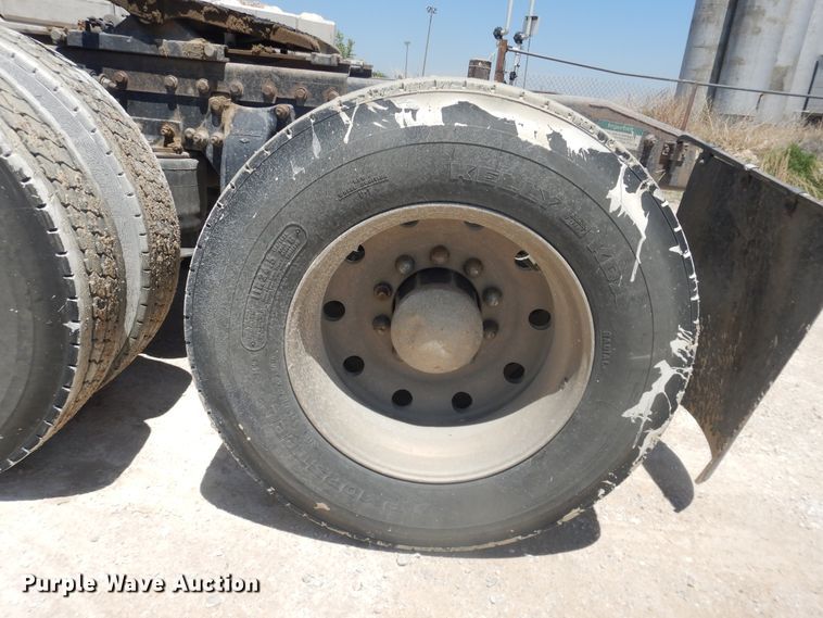 image for item DL0327 1999 Freightliner FLD  semi truck