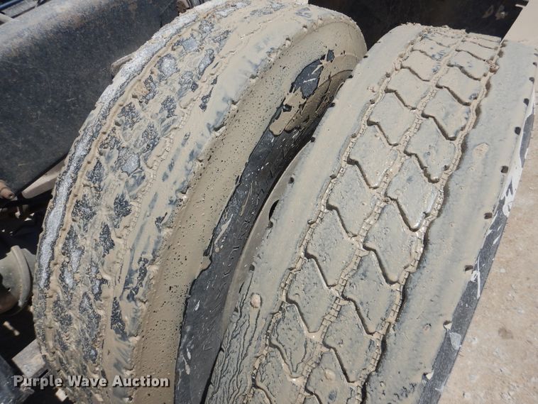 image for item DL0327 1999 Freightliner FLD  semi truck