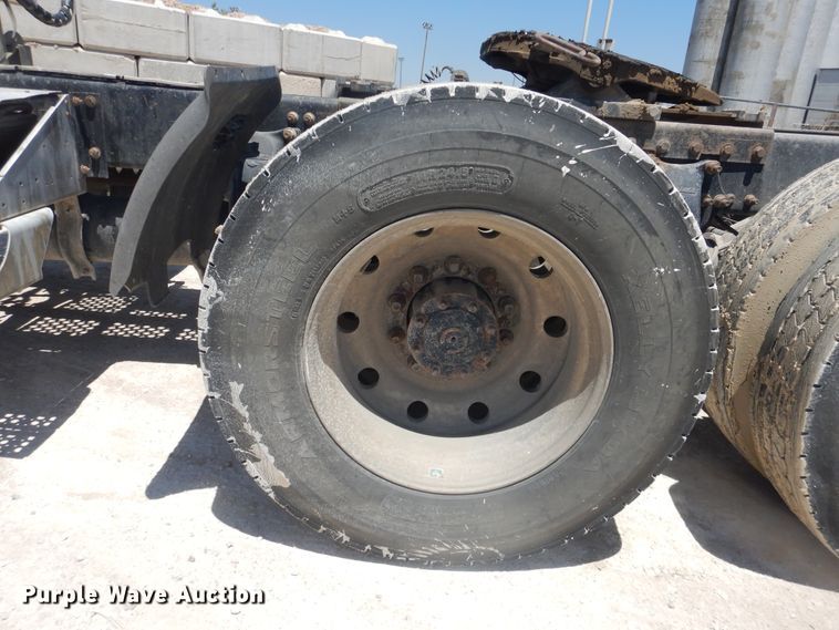 image for item DL0327 1999 Freightliner FLD  semi truck