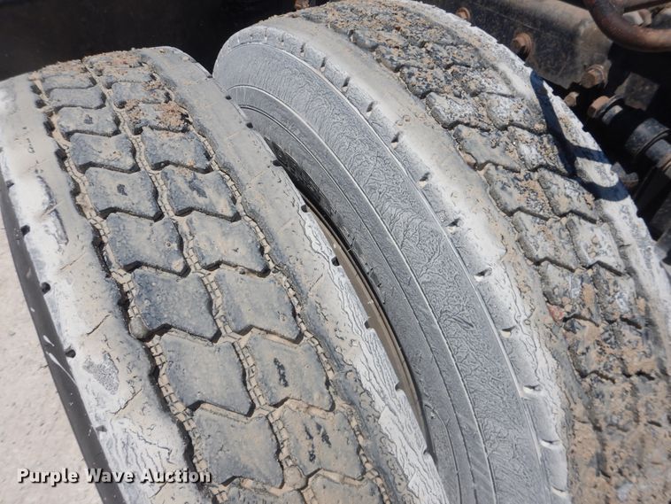 image for item DL0327 1999 Freightliner FLD  semi truck