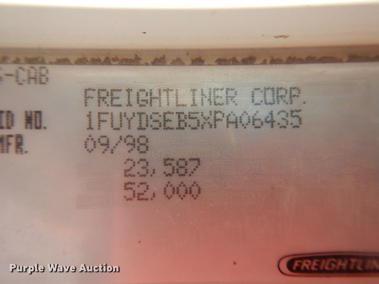image for item DL0327 1999 Freightliner FLD  semi truck