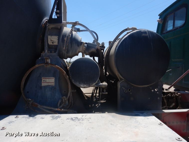 image for item DL0328 2005 Sterling LT9  ready mix truck