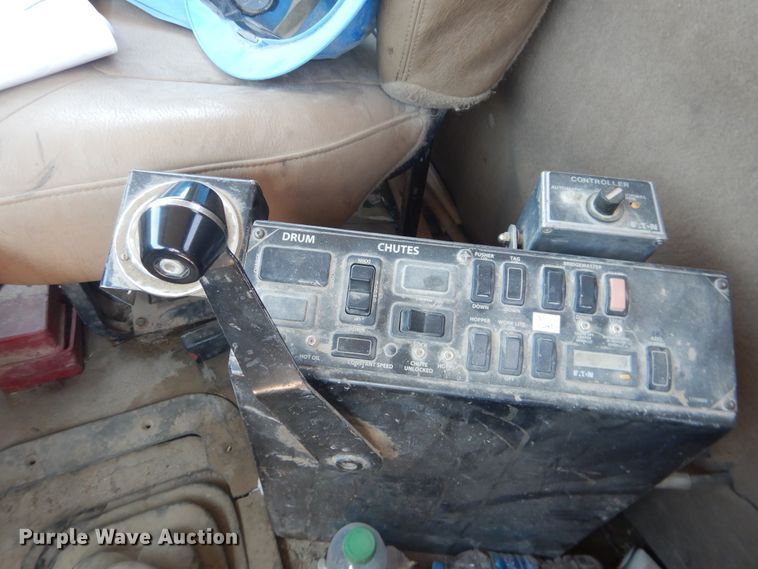 image for item DL0328 2005 Sterling LT9  ready mix truck