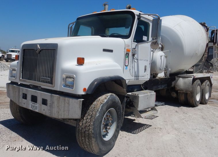 image for item DL0329 2000 International 5500i  ready mix truck