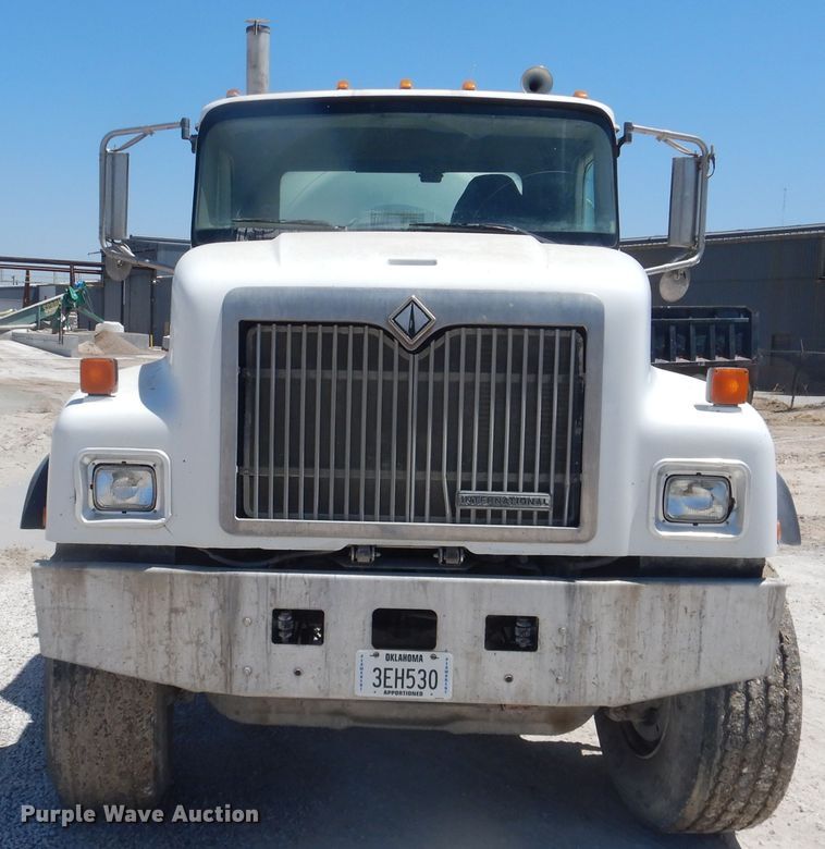 image for item DL0329 2000 International 5500i  ready mix truck