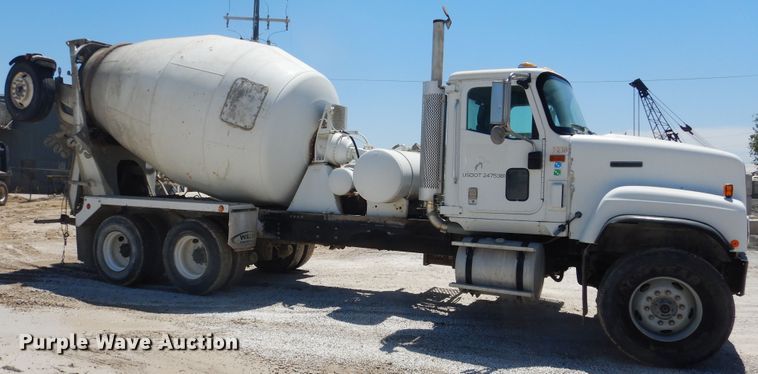 image for item DL0329 2000 International 5500i  ready mix truck