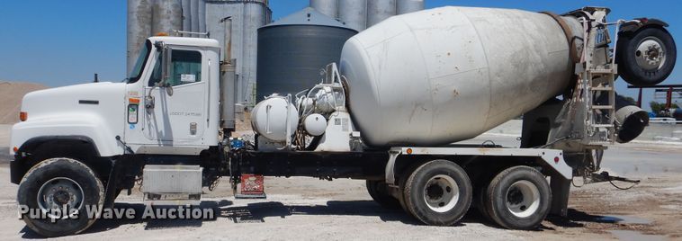 image for item DL0329 2000 International 5500i  ready mix truck