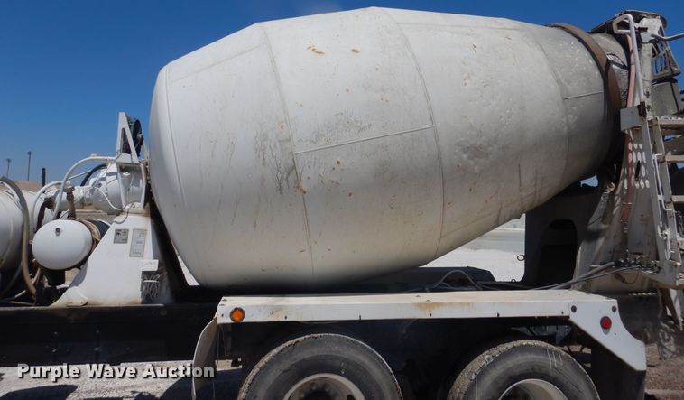 image for item DL0329 2000 International 5500i  ready mix truck