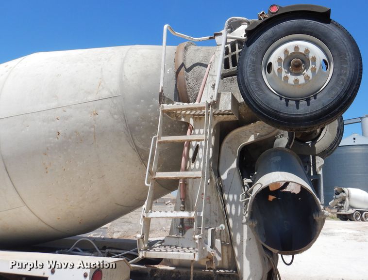 image for item DL0329 2000 International 5500i  ready mix truck