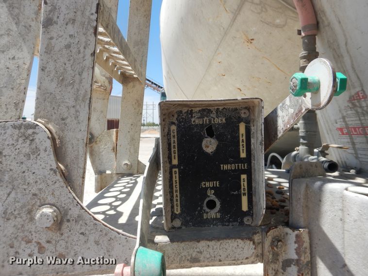 image for item DL0329 2000 International 5500i  ready mix truck