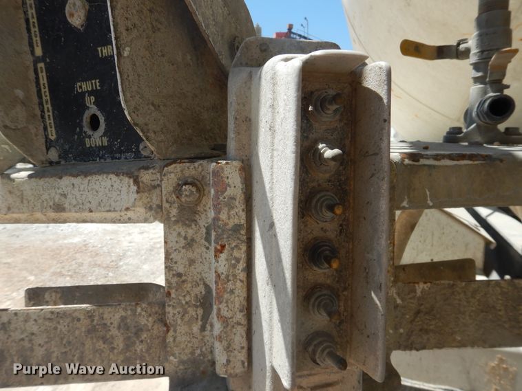 image for item DL0329 2000 International 5500i  ready mix truck