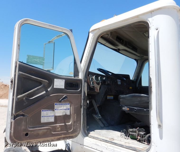 image for item DL0329 2000 International 5500i  ready mix truck