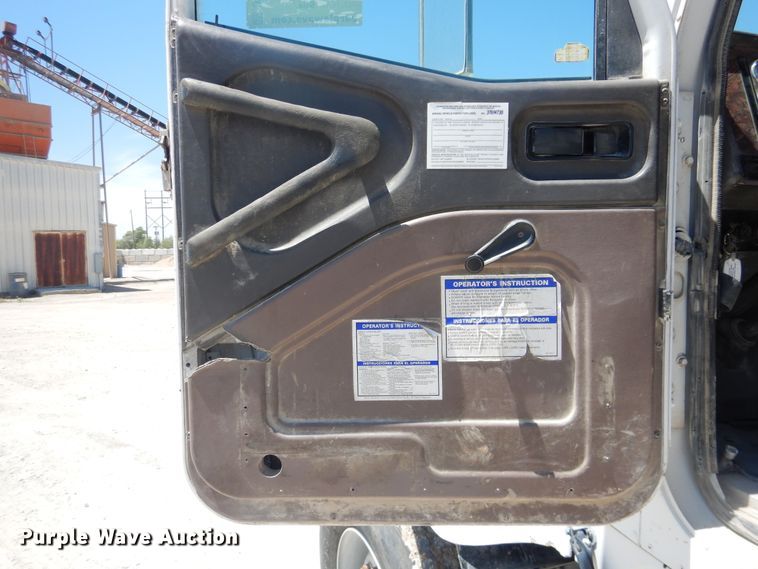 image for item DL0329 2000 International 5500i  ready mix truck