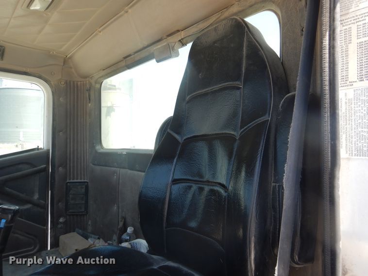 image for item DL0329 2000 International 5500i  ready mix truck