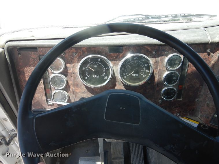 image for item DL0329 2000 International 5500i  ready mix truck